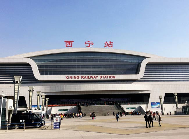 沿河西宁高铁站